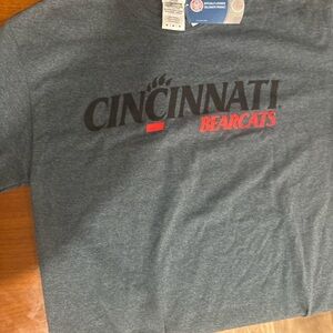 Cincinnati Bearcats Gray Logo T-Shirt NWT Athletic Medium College House Unisex